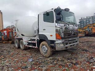 camion malaxeur Hino 700