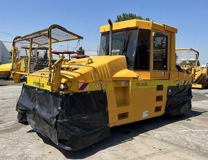 compacteur à pneus Caterpillar PF 300B