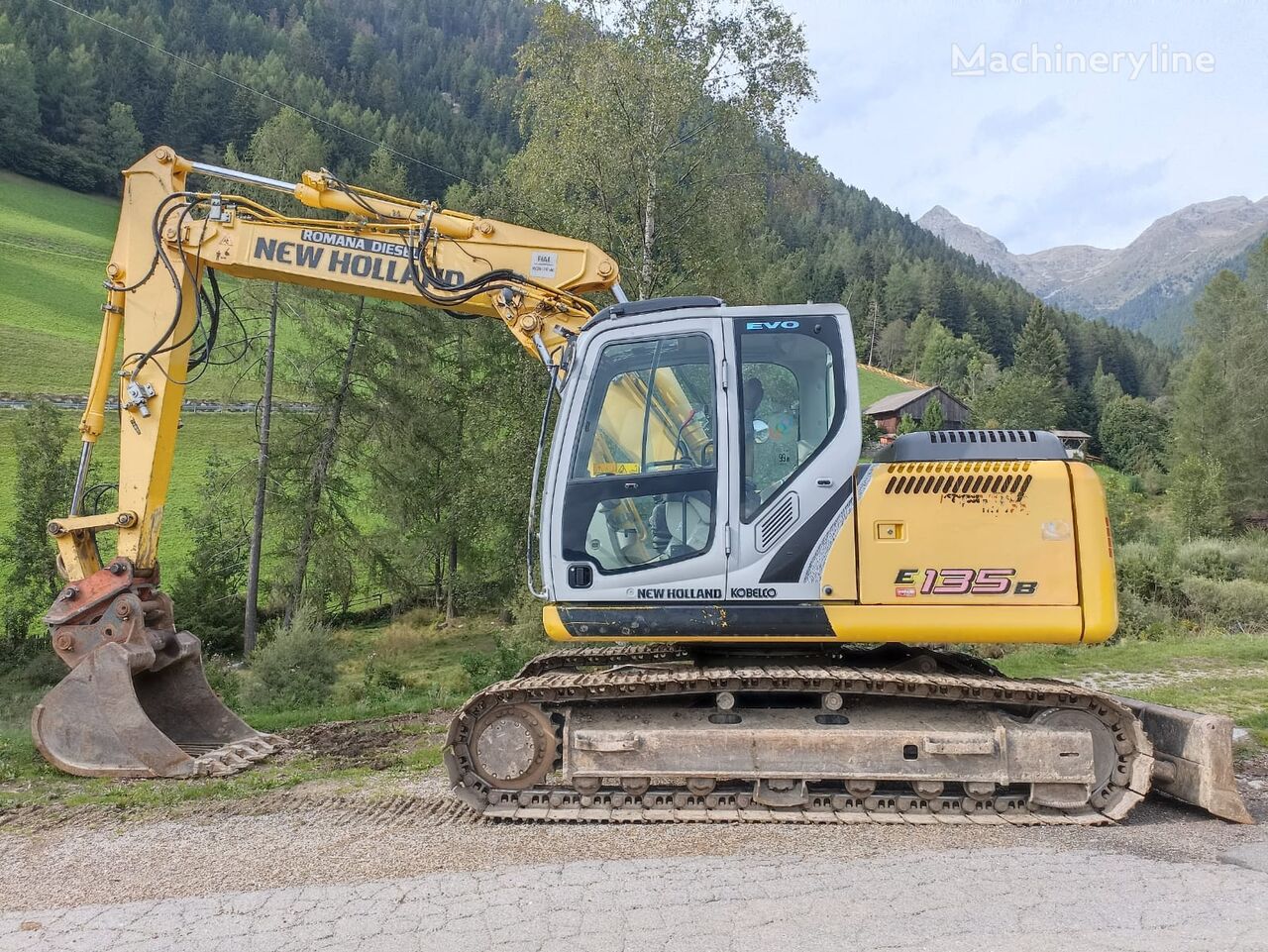 pelle sur chenilles New Holland E 135 B LT